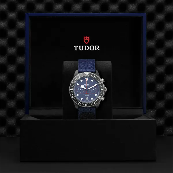 Montre TUDOR Pelagos FXD Chrono lunette en titane avec disque en composite de carbone noir, bracelet en tissu