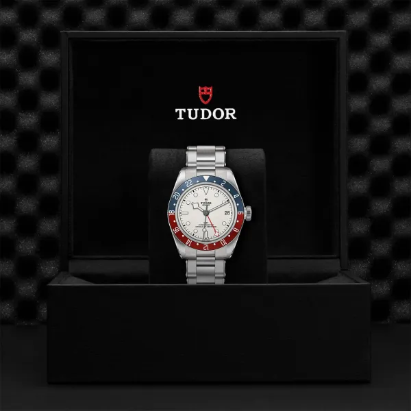 Montre TUDOR Black Bay GMT boîtier en acier, 41 mm, bracelet en acier
