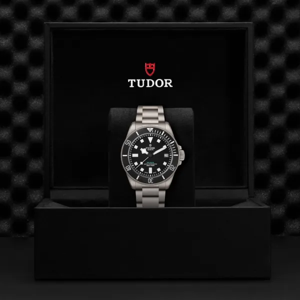 Montre TUDOR Pelagos Ultra, lunette tournante unidirectionnelle, bracelet en titane
