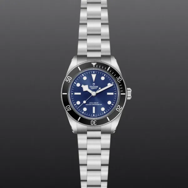 Montre TUDOR Black Bay 68, boîtier en acier, 43 mm, cadran bleu