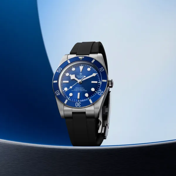 Black Bay 54 boîtier en acier, 37 mm cadran bleu