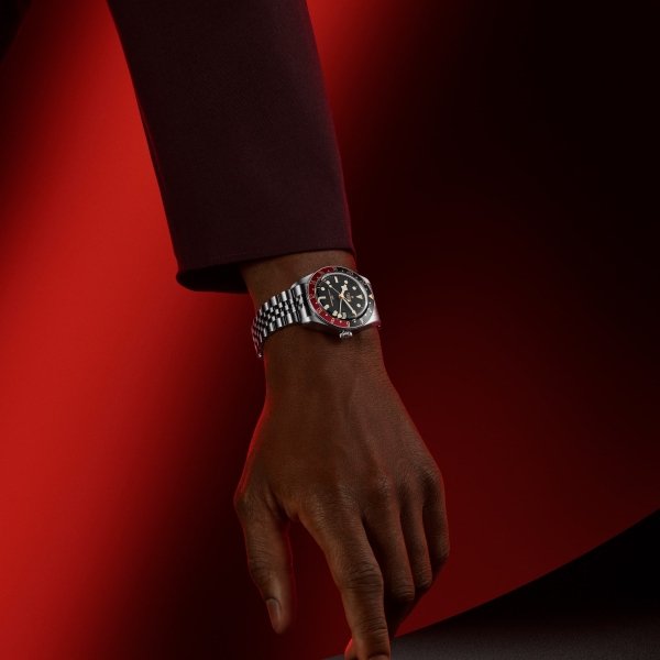 Black Bay 58 GMT boîtier en acier, 39 mm lunette noire et bordeaux